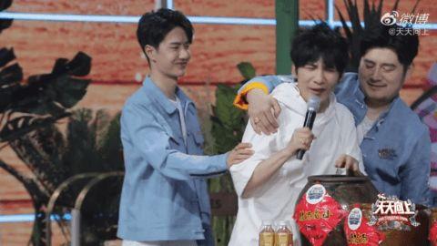 小王吃娱乐瓜,揭秘娱乐圈那些不为人知的幕后故事